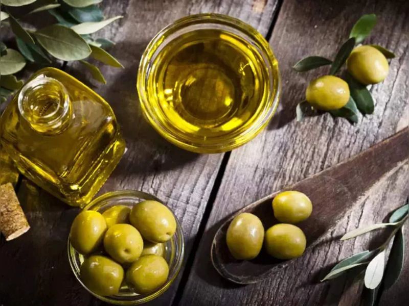 Kết hợp với các nguyên liệu tự nhiên làm mặt nạ Olea Europaea Fruit Oil