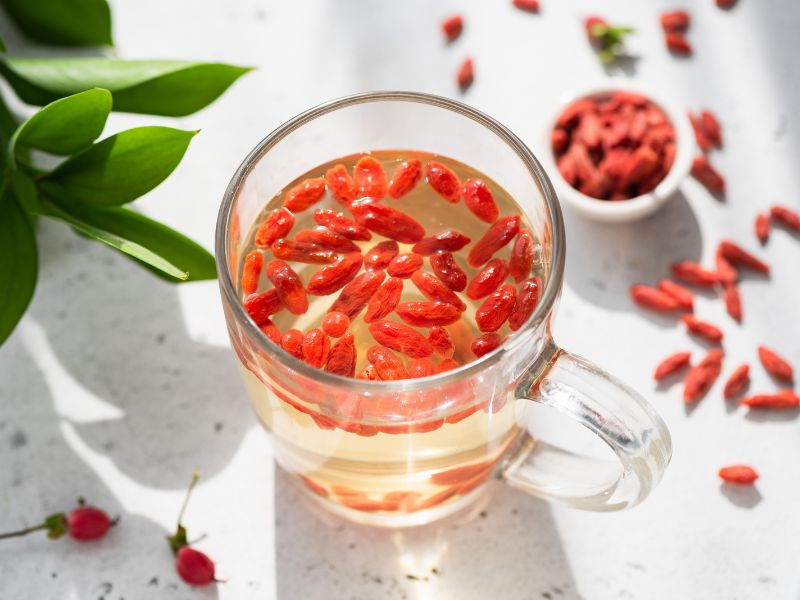 Uống trà kỷ tử là một cách hay giúp cải thiện làn da