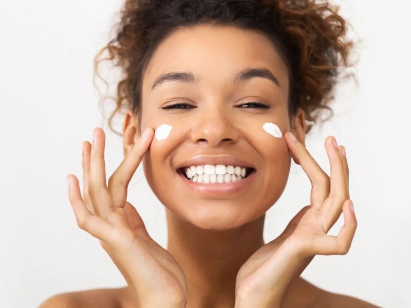 Sử dụng mỹ phẩm chứa Vitamin E để dưỡng da