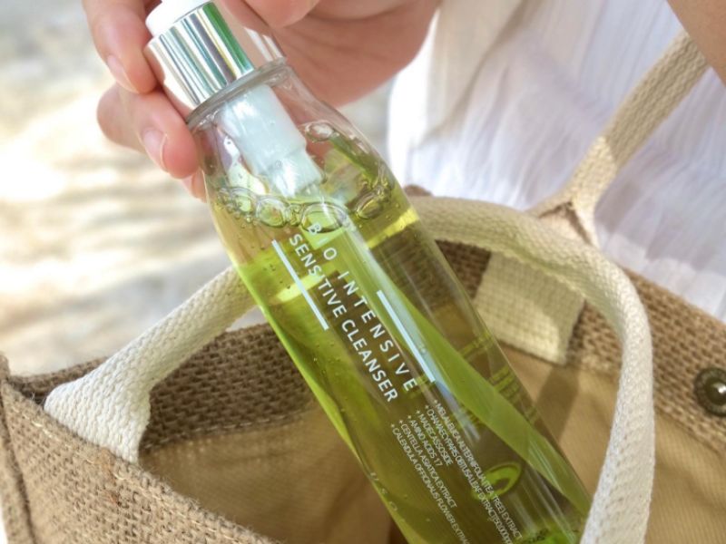 Sữa rửa mặt Bio Intensive Sensitive Cleanser làm sạch sâu