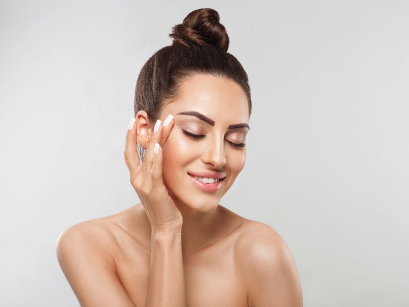 Bột yến mạch tẩy tế bào chết nhẹ nhàng, mang lại làn da mịn màng và sáng khỏe