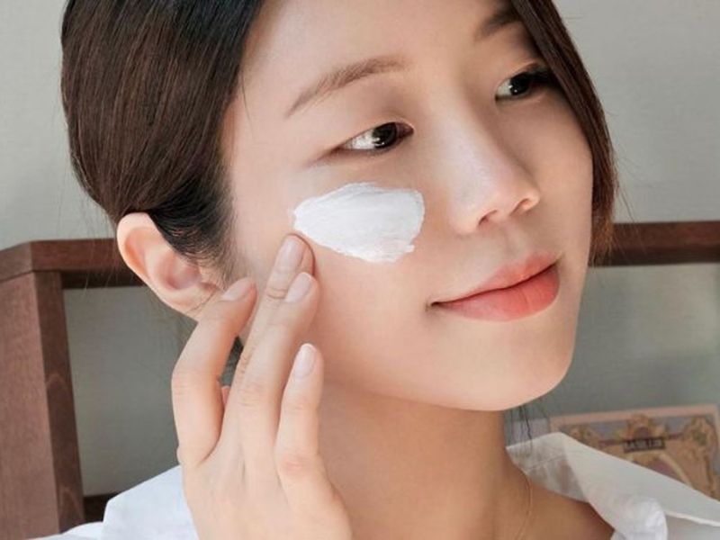 Titanium Dioxide thường được đưa vào các sản phẩm trang điểm